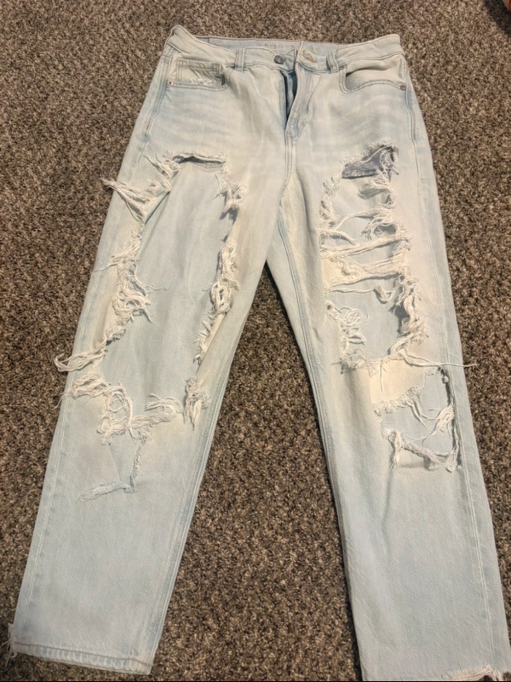 American Eagle Outfitters Light Blue Distressed Relaxed Jeans
